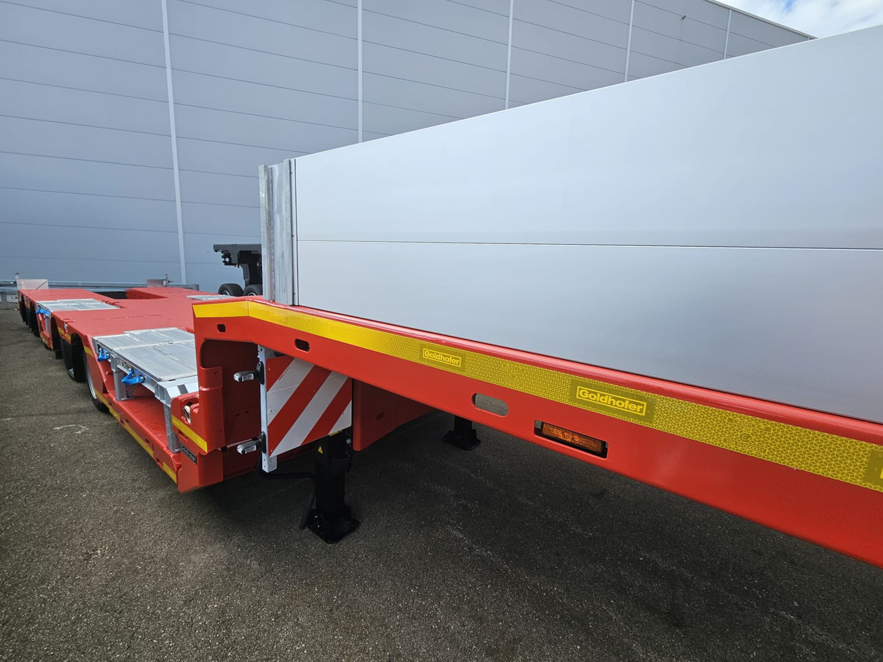 GOLDHOFER STN-L 4 (205) A RM2 "STEPSTAR" NEW - Low loader semi-trailer: picture 4 GOLDHOFER STN-L 4 (205) A RM2 "STEPSTAR" NEW - Low loader semi-trailer: picture 4