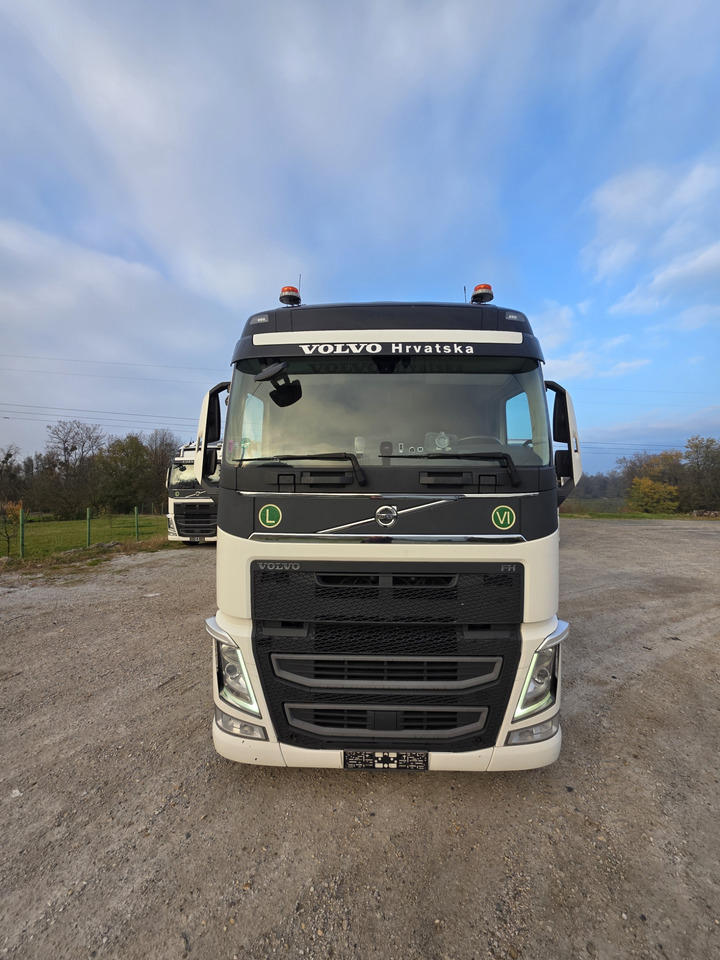 VOLVO FH500 Globetrotter Euro 6 - Curtain side truck: picture 2 VOLVO FH500 Globetrotter Euro 6 - Curtain side truck: picture 2
