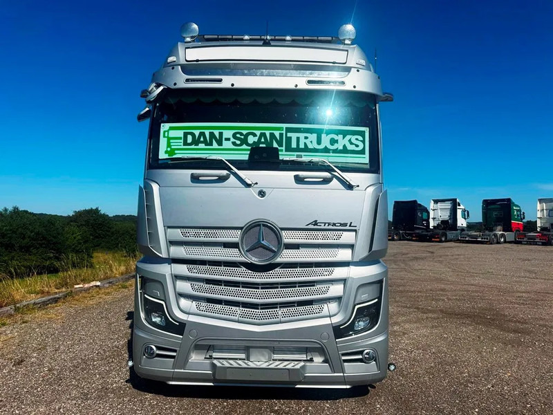 Mercedes-Benz Actros 2653 Special Interior. 6x2 3250mm weelbase. Air / Air suspension. hydr. syatem. Invertor. Micro wave. - Tractor unit: picture 5 Mercedes-Benz Actros 2653 Special Interior. 6x2 3250mm weelbase. Air / Air suspension. hydr. syatem. Invertor. Micro wave. - Tractor unit: picture 5