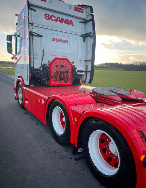 Scania R770 V8 NGS Special Interior. Only 110000 km. Air/ Air suspensiom. Hydr, system. - Tractor unit: picture 2 Scania R770 V8 NGS Special Interior. Only 110000 km. Air/ Air suspensiom. Hydr, system. - Tractor unit: picture 2