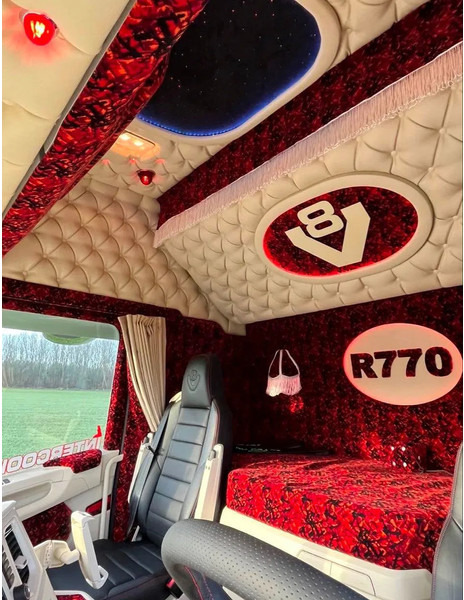 Scania R770 V8 NGS Special Interior. Only 110000 km. Air/ Air suspensiom. Hydr, system. - Tractor unit: picture 3 Scania R770 V8 NGS Special Interior. Only 110000 km. Air/ Air suspensiom. Hydr, system. - Tractor unit: picture 3