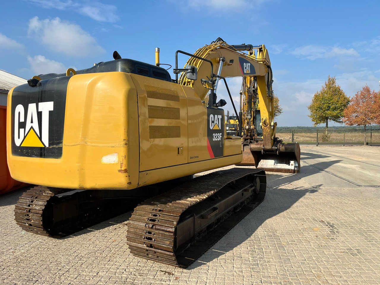 Caterpillar 323FL - Crawler excavator: picture 1 Caterpillar 323FL - Crawler excavator: picture 1