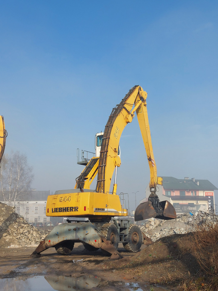 LIEBHERR A944BHD - Waste/ Industry handler: picture 3 LIEBHERR A944BHD - Waste/ Industry handler: picture 3