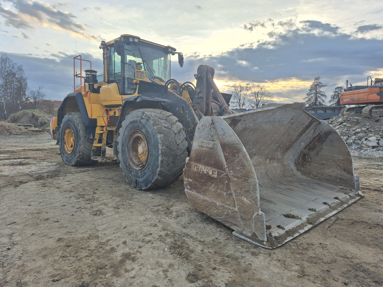 VOLVO L180H - Wheel loader: picture 5 VOLVO L180H - Wheel loader: picture 5