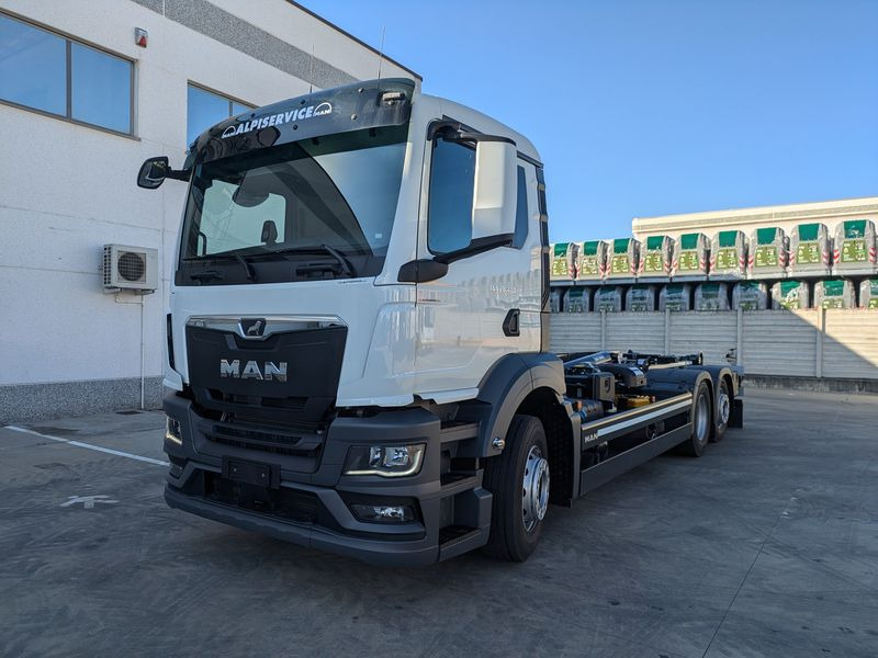 MOTRICE MAN 6x2 CON GANCIO SCARRABILE MAN TGS 26.480 6x2-4 BL CH - Hook lift truck: picture 1 MOTRICE MAN 6x2 CON GANCIO SCARRABILE MAN TGS 26.480 6x2-4 BL CH - Hook lift truck: picture 1