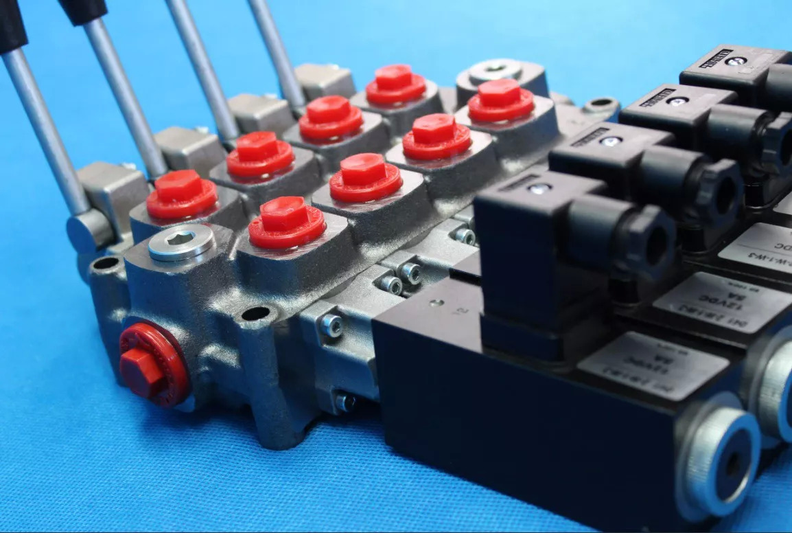 Agricultural machinery Galtech 4 Functions Valve 60L/min 12/24V + Radio Remote Juuko 800: picture 9 Agricultural machinery Galtech 4 Functions Valve 60L/min 12/24V + Radio Remote Juuko 800: picture 9