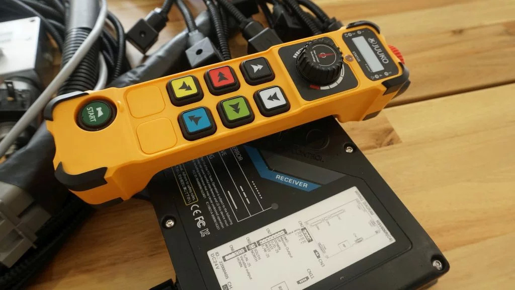 Construction machinery Monoblock hydraulic valve Galtech 3 sections 60 l/min 15 gpm 12 V + Remote radio Palfinger, Hiab, Fassi: picture 6