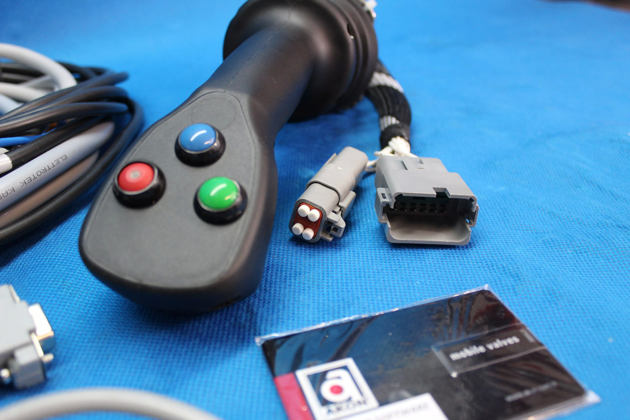 Joystick + AKON LVM92 Proportional Valve 90 L/Min 2 Sections for Loader, Closed - Front loader for tractor for Truck: picture 4 Joystick + AKON LVM92 Proportional Valve 90 L/Min 2 Sections for Loader, Closed - Front loader for tractor for Truck: picture 4