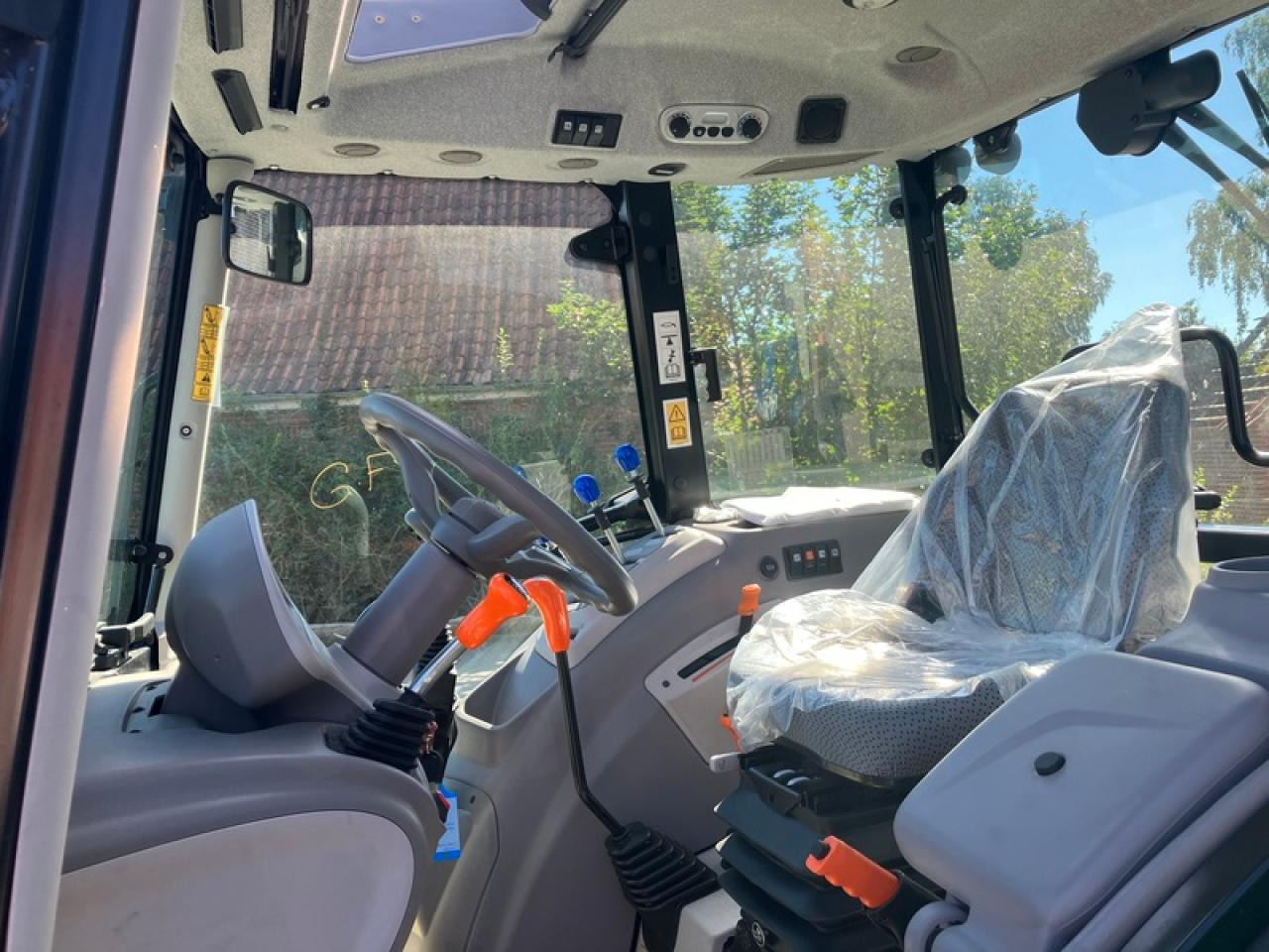 Farm tractor Deutz-Fahr 5080 KEYLINE: picture 7 Farm tractor Deutz-Fahr 5080 KEYLINE: picture 7