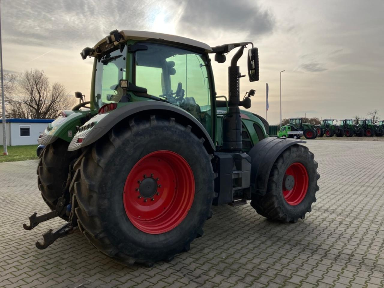 Fendt VARIO 718 S4 - Farm tractor: picture 3 Fendt VARIO 718 S4 - Farm tractor: picture 3