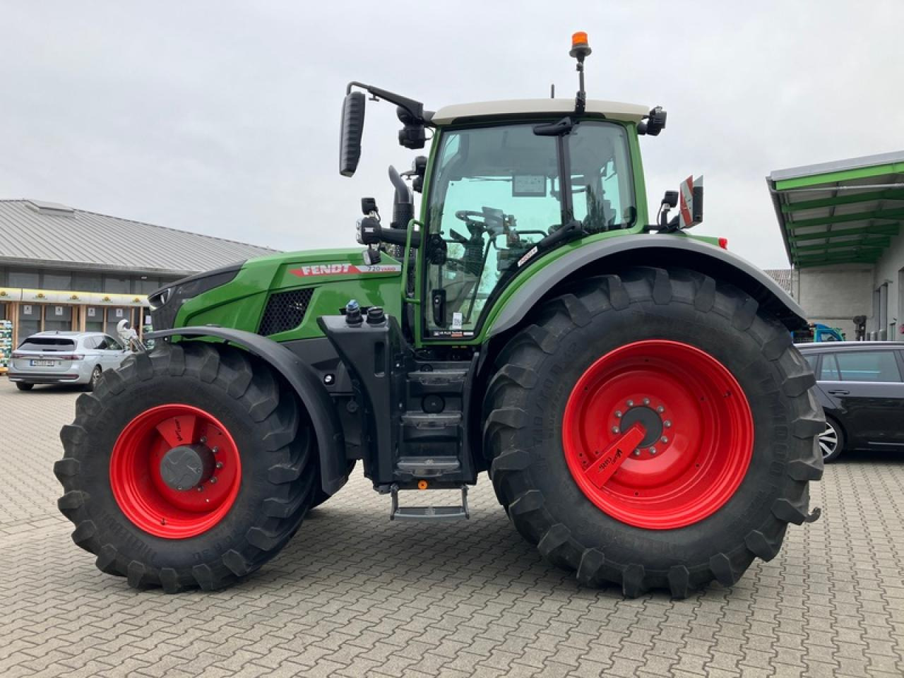Fendt VARIO 720 - Farm tractor: picture 2 Fendt VARIO 720 - Farm tractor: picture 2