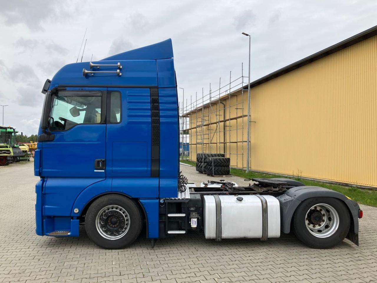 MAN MANTGX - Hook lift truck: picture 2 MAN MANTGX - Hook lift truck: picture 2