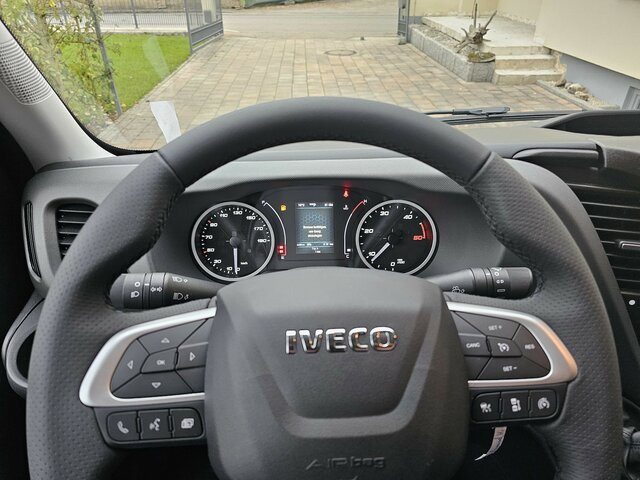IVECO Daily 35S18HA8V Hi-Matic 16m³ XL LED ACC - Panel van: picture 3 IVECO Daily 35S18HA8V Hi-Matic 16m³ XL LED ACC - Panel van: picture 3