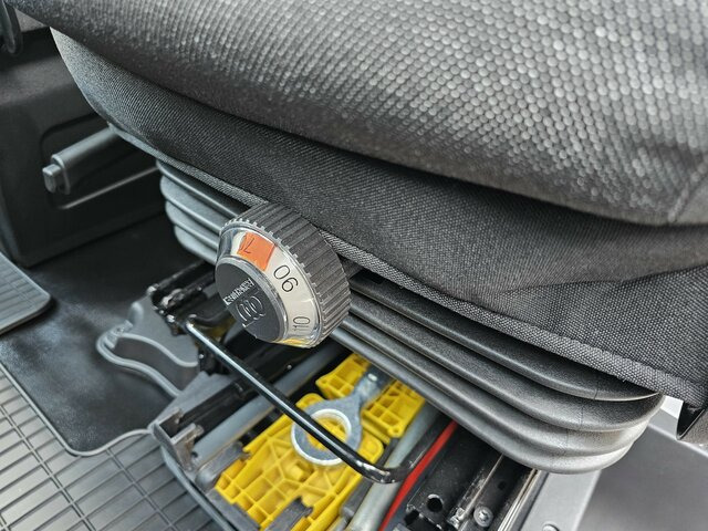 IVECO Daily 35S18HA8V L2H2 DOKA Hi-Matic 2xSchiebetür... - Panel van, Combi van: picture 4 IVECO Daily 35S18HA8V L2H2 DOKA Hi-Matic 2xSchiebetür... - Panel van, Combi van: picture 4