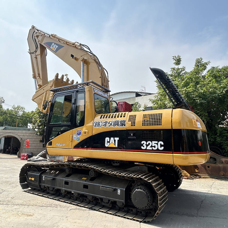 CAT 325C - Crawler excavator: picture 2 CAT 325C - Crawler excavator: picture 2