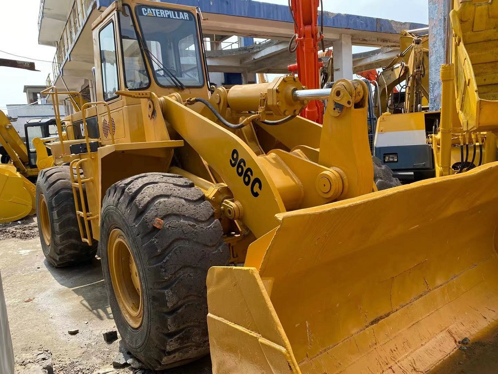 CAT 966C - Wheel loader: picture 1 CAT 966C - Wheel loader: picture 1