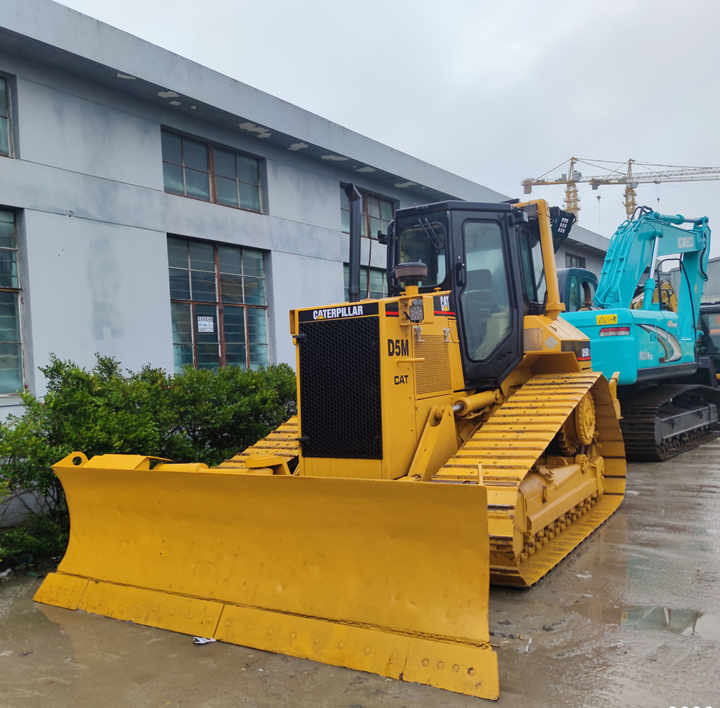 Cheap price CAT D5M Used bulldozer original CAT Tractor D5M LGP bulldozer for sale - Bulldozer: picture 4 Cheap price CAT D5M Used bulldozer original CAT Tractor D5M LGP bulldozer for sale - Bulldozer: picture 4