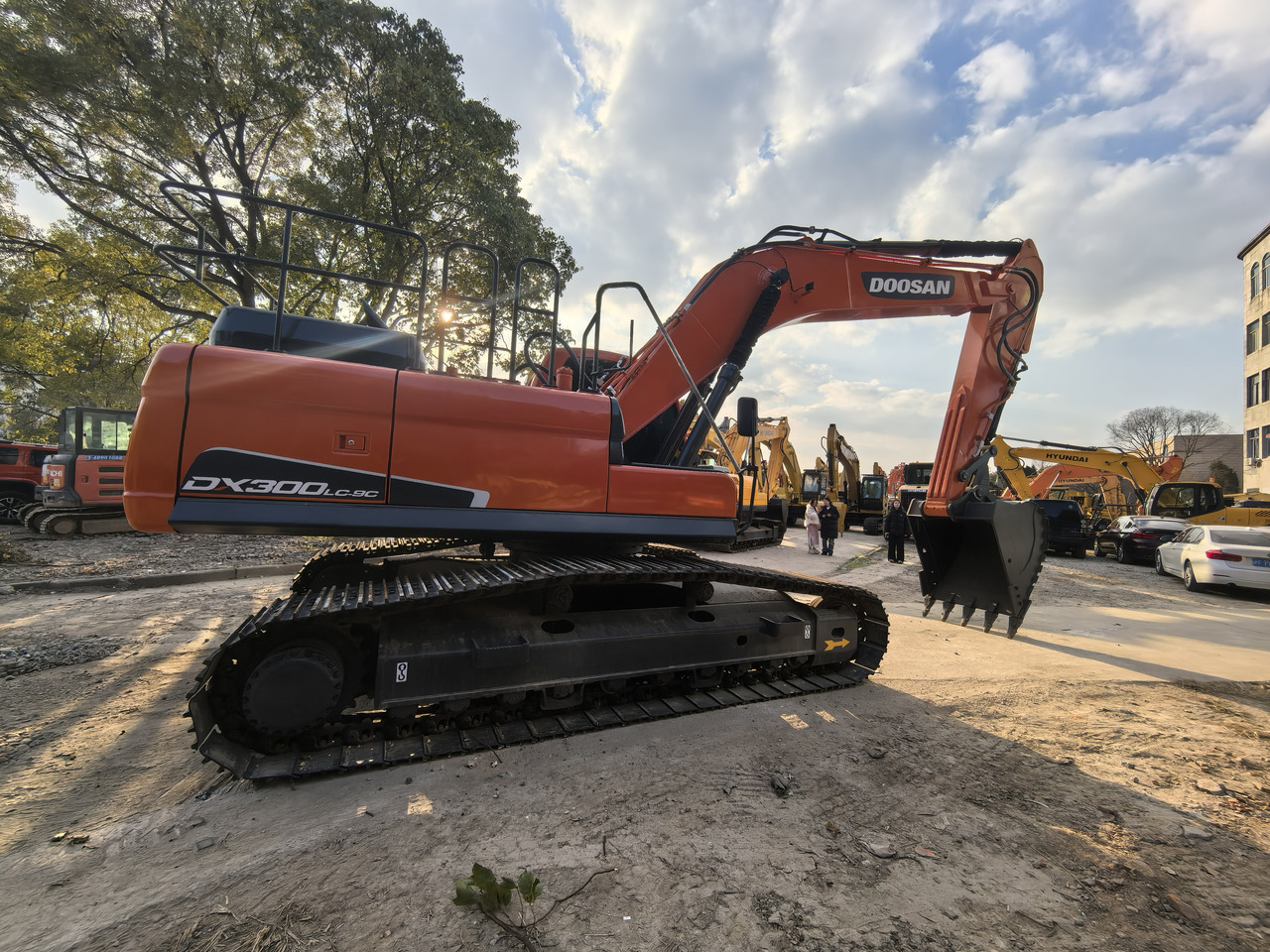 Doosan DX300LC Crawler Excavator - Crawler excavator: picture 1 Doosan DX300LC Crawler Excavator - Crawler excavator: picture 1