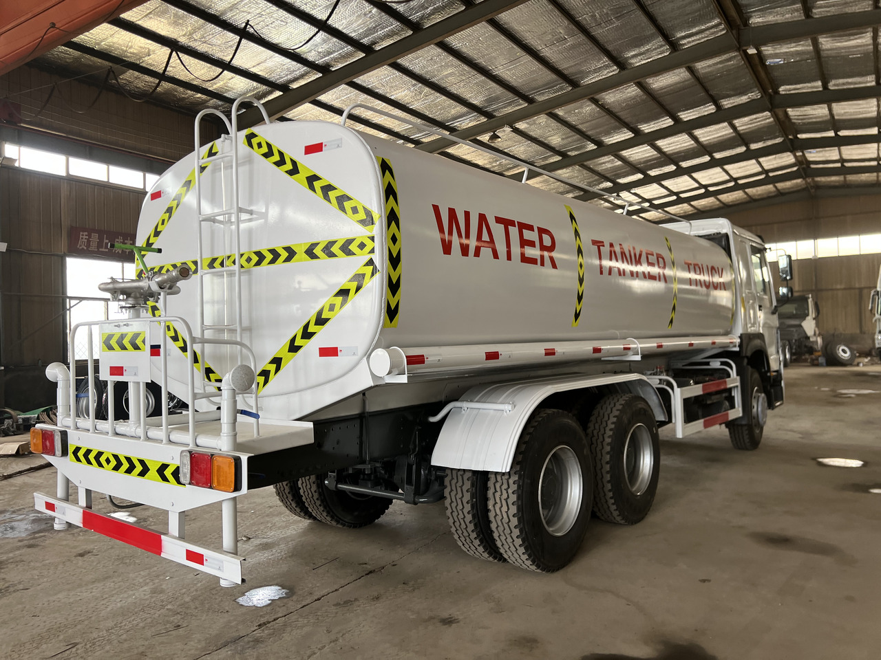 HOWO used water tank truck - Tanker truck: picture 3 HOWO used water tank truck - Tanker truck: picture 3
