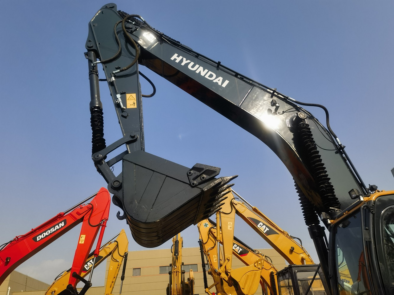 Crawler excavator Hyundai 305LC-9T excavator: picture 7