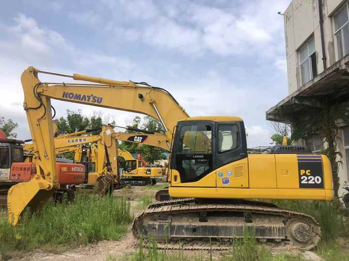 Komatsu PC220-7 - Crawler excavator: picture 4 Komatsu PC220-7 - Crawler excavator: picture 4