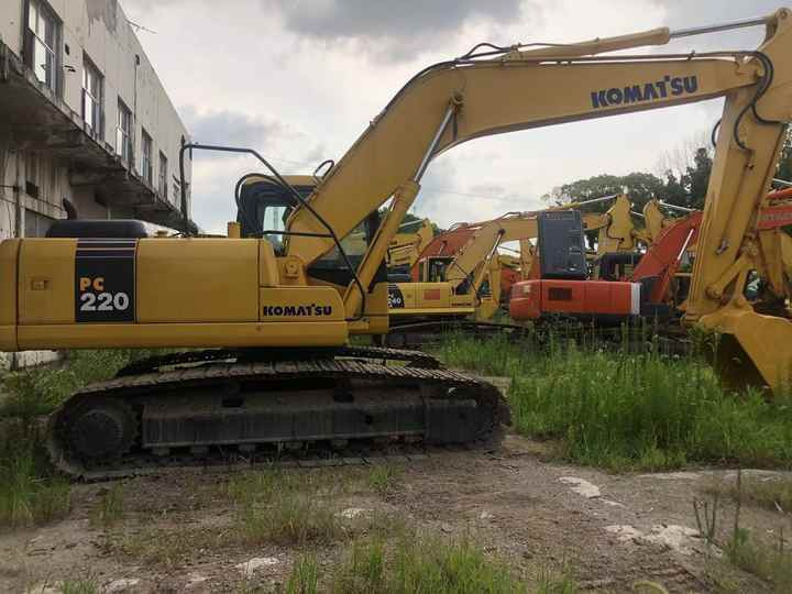 Komatsu PC220-7 - Crawler excavator: picture 1 Komatsu PC220-7 - Crawler excavator: picture 1