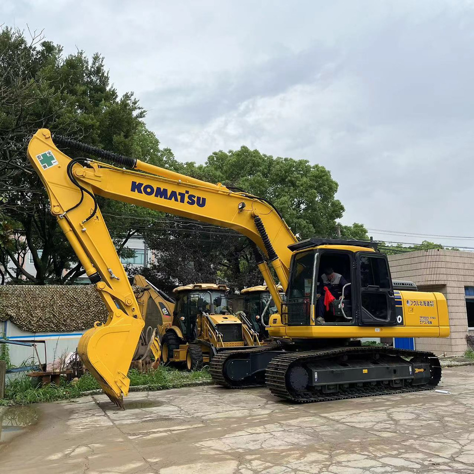 Komatsu PC220-8 Excavator - Crawler excavator: picture 2 Komatsu PC220-8 Excavator - Crawler excavator: picture 2