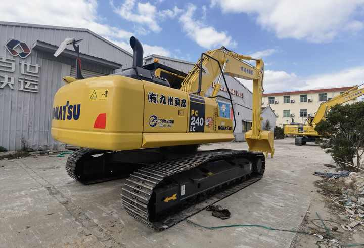 Made in Japan Used Excavator Komatsu PC240LC-8 SECOND HAND Komatsu PC240-8 Digging for Sale - Crawler excavator: picture 4 Made in Japan Used Excavator Komatsu PC240LC-8 SECOND HAND Komatsu PC240-8 Digging for Sale - Crawler excavator: picture 4