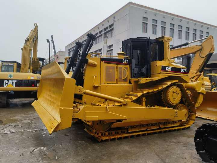 Original Japan Bulldozer Caterpillar D7R Cat D7R/Used CAT Bulldozer D6 D7 D7R D7G for sale - Bulldozer: picture 3 Original Japan Bulldozer Caterpillar D7R Cat D7R/Used CAT Bulldozer D6 D7 D7R D7G for sale - Bulldozer: picture 3