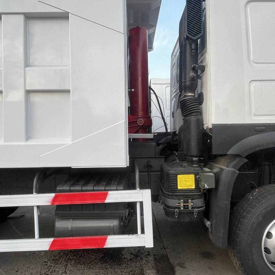 SINOTRUK Howo Dump truck 371hp 6x4 - Tipper: picture 4 SINOTRUK Howo Dump truck 371hp 6x4 - Tipper: picture 4