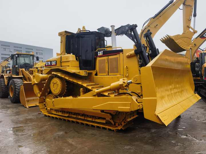 Used CAT D7R crawler bulldozer second hand heavy duty equipment construction bulldozers for sale - Bulldozer: picture 2 Used CAT D7R crawler bulldozer second hand heavy duty equipment construction bulldozers for sale - Bulldozer: picture 2