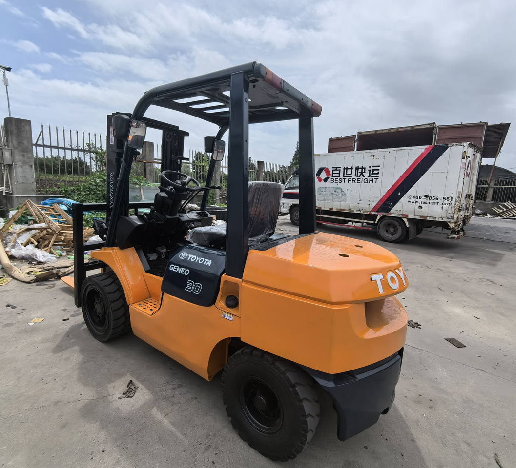 Used Toyota FD30 forklift - Diesel forklift: picture 5 Used Toyota FD30 forklift - Diesel forklift: picture 5