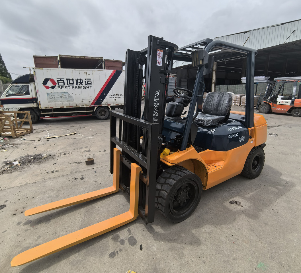 Used Toyota FD30 forklift - Diesel forklift: picture 1 Used Toyota FD30 forklift - Diesel forklift: picture 1