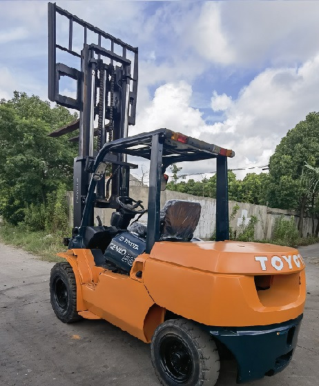 Used Toyota FD50 forklift - Diesel forklift: picture 2 Used Toyota FD50 forklift - Diesel forklift: picture 2