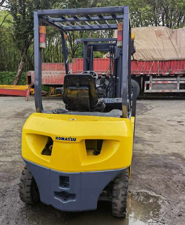 Second hand Komatsu Forklift FD30 with Low price and high performance for sale in shanghai - Diesel forklift: picture 4 Second hand Komatsu Forklift FD30 with Low price and high performance for sale in shanghai - Diesel forklift: picture 4