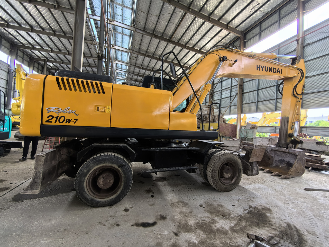 Used hyundai R210W-7 wheel excavator - Wheel excavator: picture 3 Used hyundai R210W-7 wheel excavator - Wheel excavator: picture 3