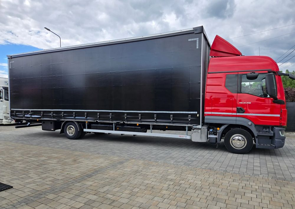 MAN TGL 12.250 - Curtain side truck: picture 2 MAN TGL 12.250 - Curtain side truck: picture 2