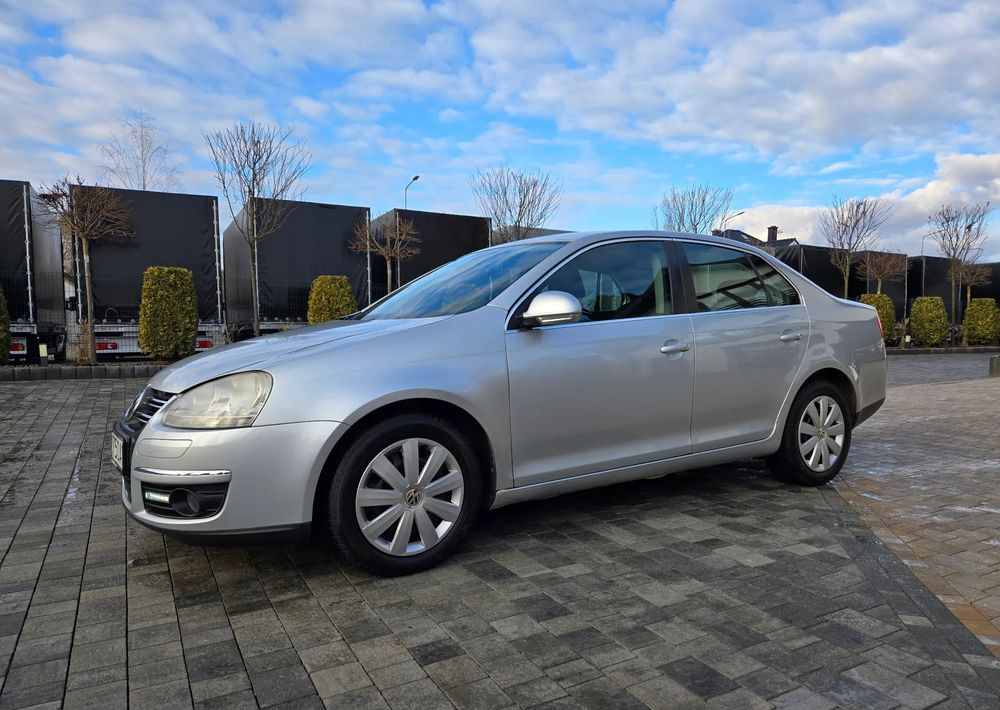 Volkswagen Jetta 2.0 TDI Sportline - Sedan: picture 5 Volkswagen Jetta 2.0 TDI Sportline - Sedan: picture 5