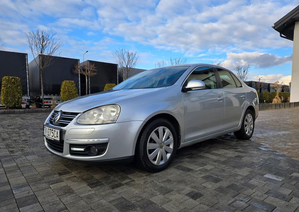 Volkswagen Jetta 2.0 TDI Sportline - Sedan: picture 4 Volkswagen Jetta 2.0 TDI Sportline - Sedan: picture 4