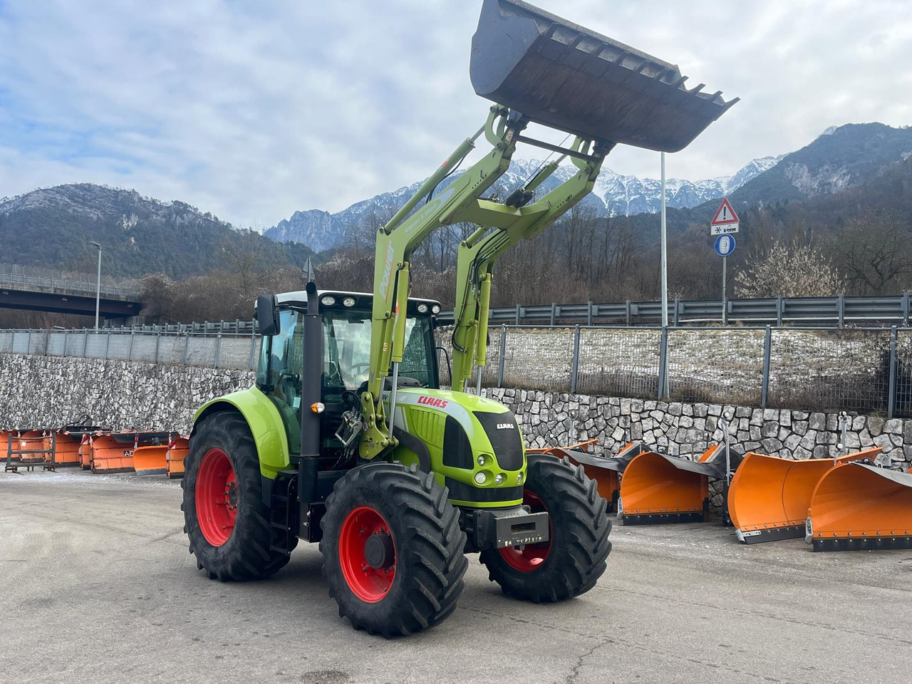 CLAAS ARION 630 - Farm tractor: picture 5 CLAAS ARION 630 - Farm tractor: picture 5