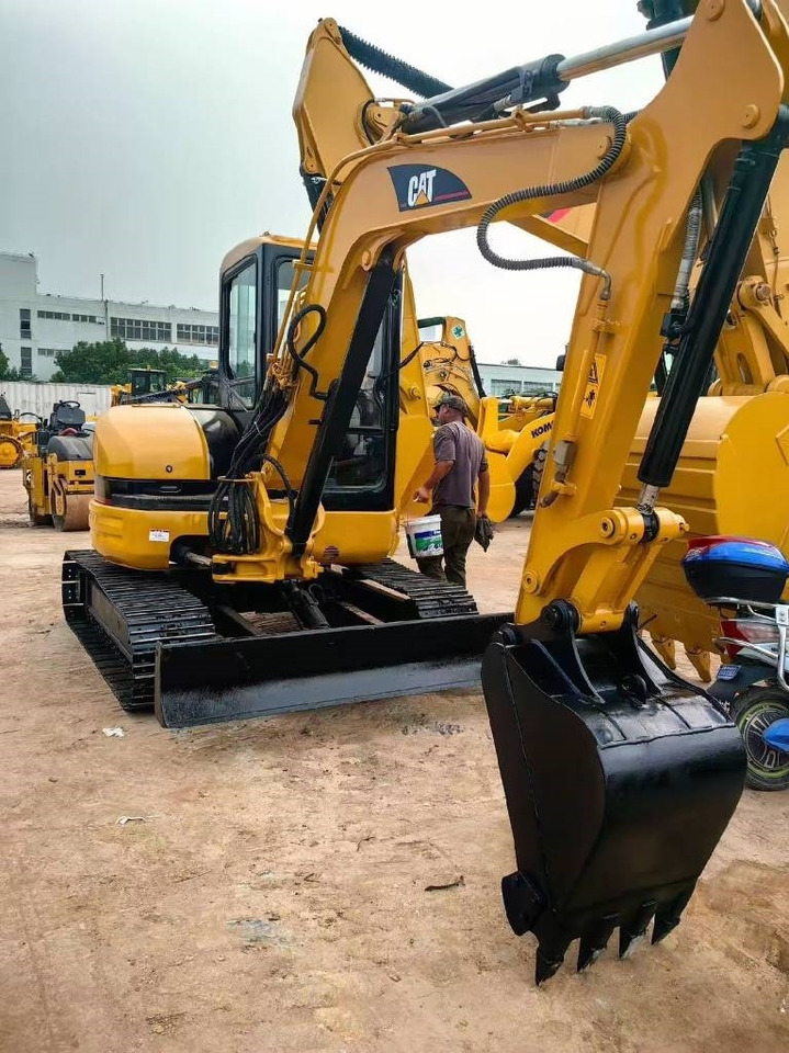 CAT 304 CR - Mini excavator: picture 1 CAT 304 CR - Mini excavator: picture 1