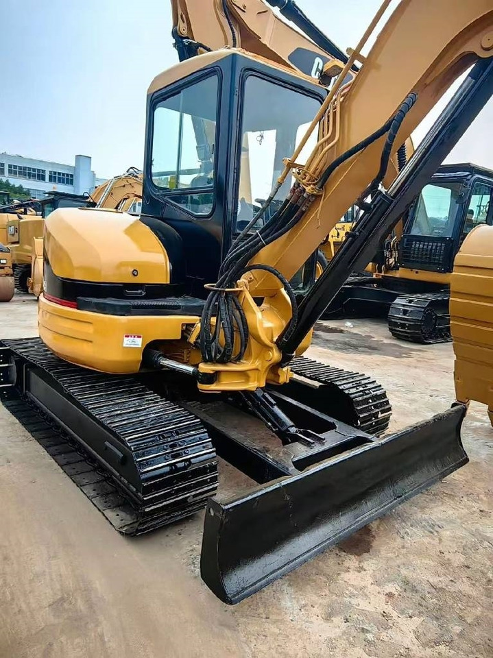 CAT 304 CR - Mini excavator: picture 3 CAT 304 CR - Mini excavator: picture 3