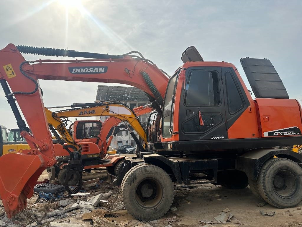 Doosan DH 150 W-7  - Wheel excavator: picture 2 Doosan DH 150 W-7  - Wheel excavator: picture 2