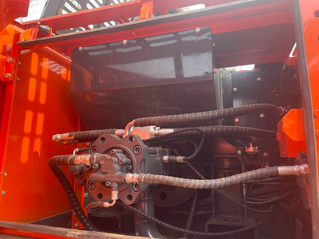 Crawler excavator Doosan DX 225: picture 14