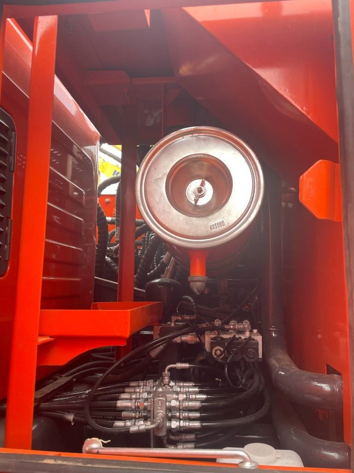 Crawler excavator Doosan DX 225: picture 7