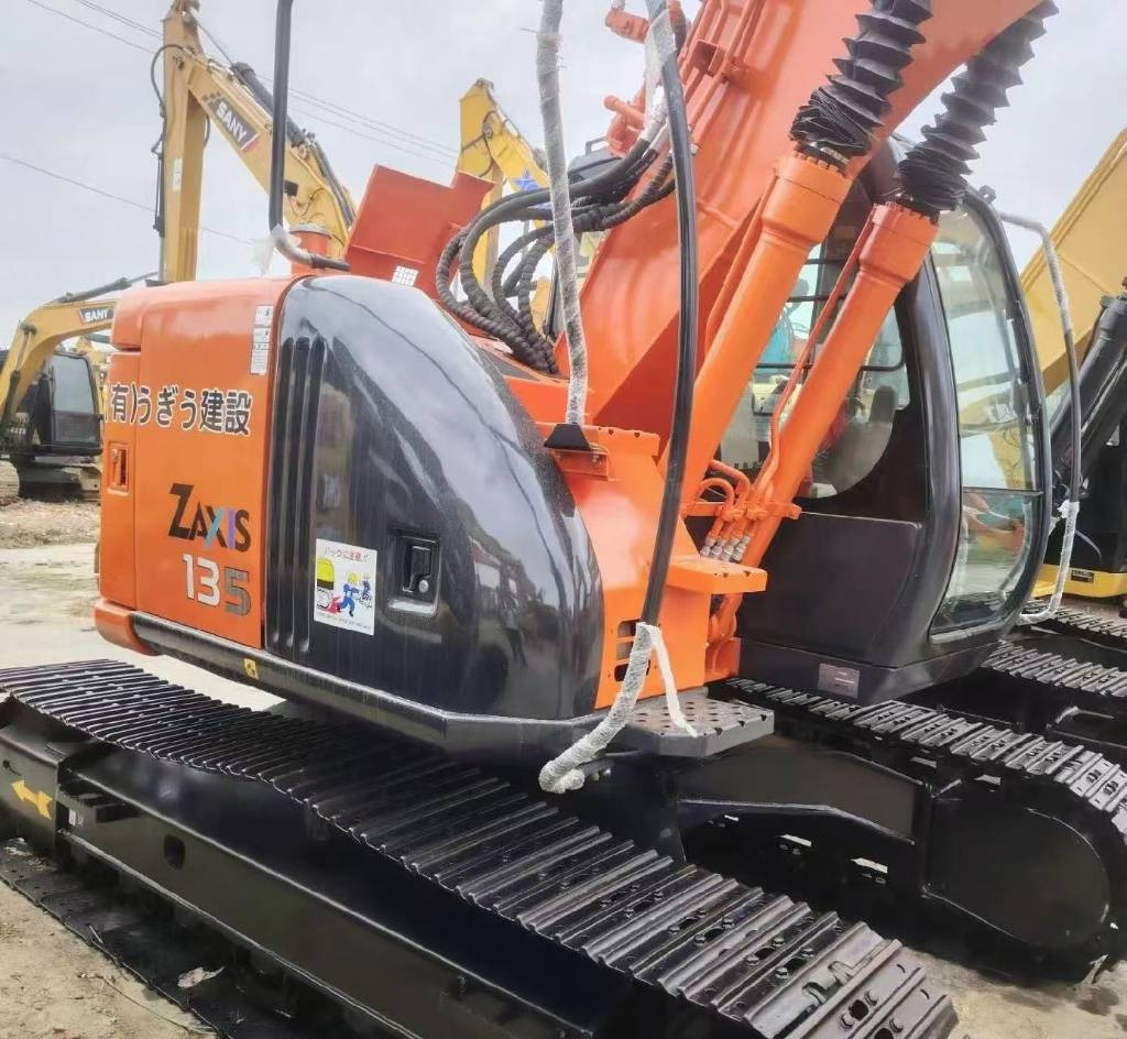 Hitachi 135US-6 - Crawler excavator: picture 1 Hitachi 135US-6 - Crawler excavator: picture 1