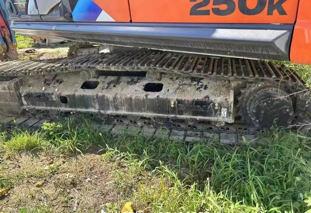 Hitachi 250 - Crawler excavator: picture 5 Hitachi 250 - Crawler excavator: picture 5