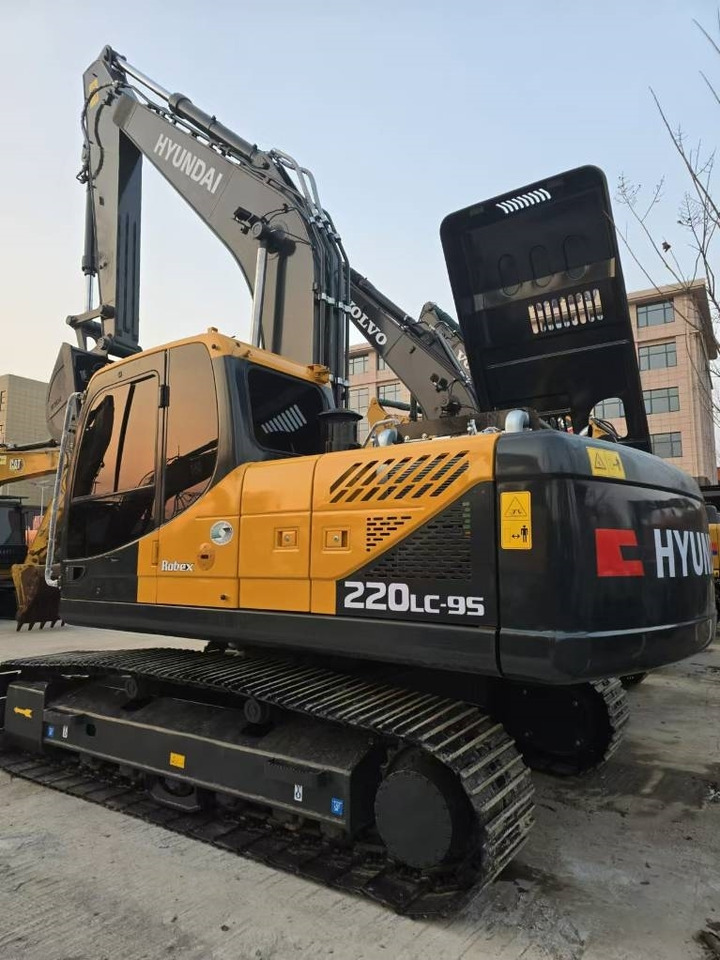 Hyundai 220-9S  - Crawler excavator: picture 2 Hyundai 220-9S  - Crawler excavator: picture 2