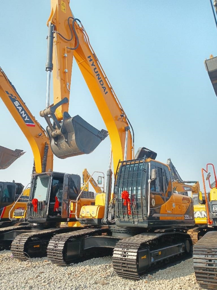 Hyundai 220 - Mini excavator: picture 1 Hyundai 220 - Mini excavator: picture 1