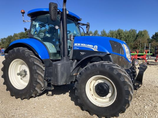 New Holland T7.210 - Farm tractor: picture 2 New Holland T7.210 - Farm tractor: picture 2